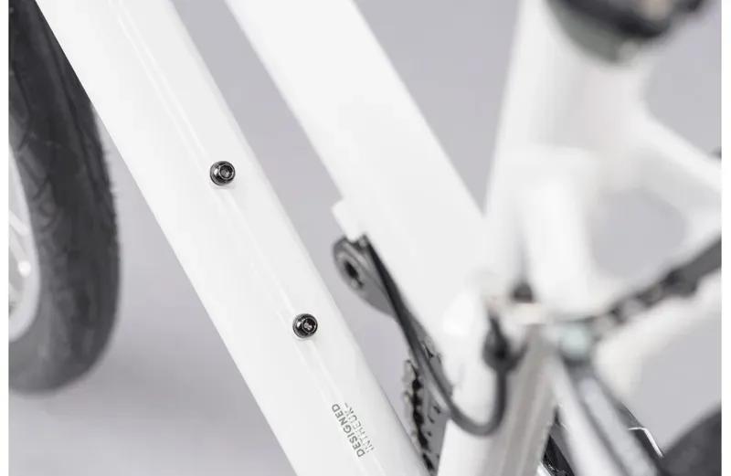 2021 Ridgeback Motion Open Frame Hybrid Bike in White-10