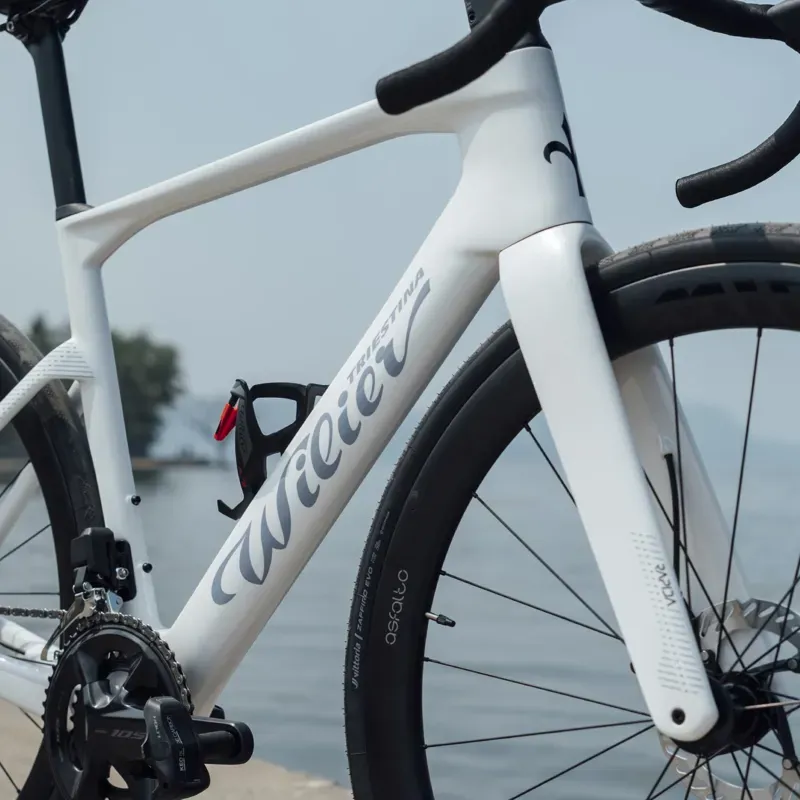 Wilier Rapida 105 Di2 Bike in Weekend White-2