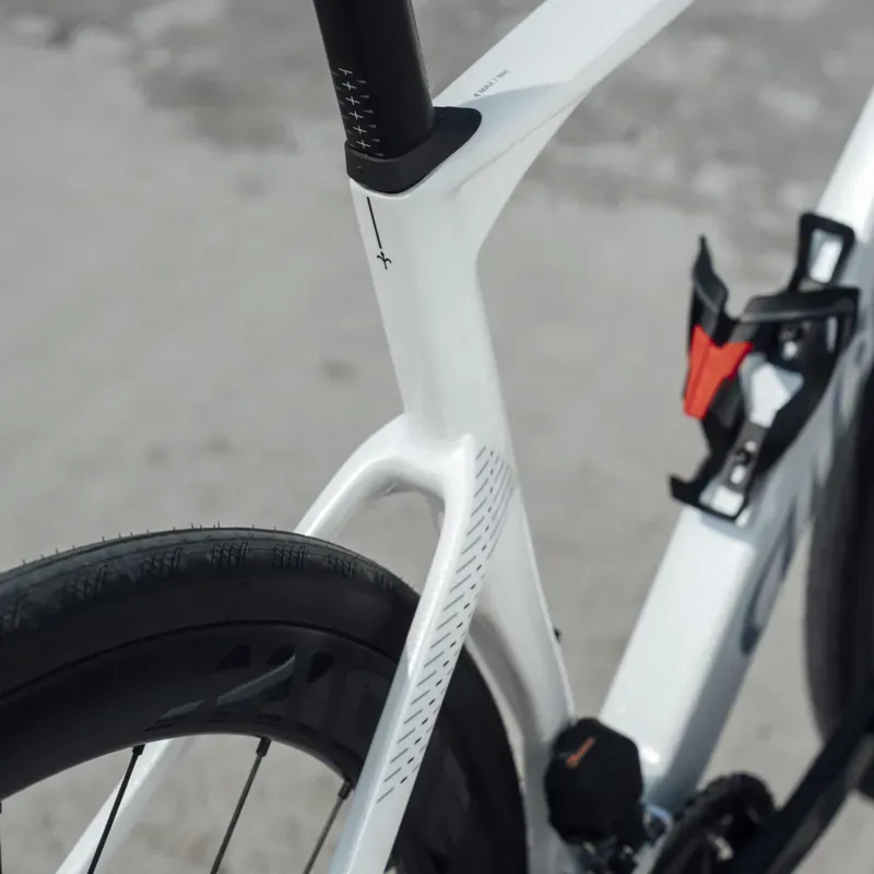 Wilier Rapida 105 Di2 Bike in Weekend White-5