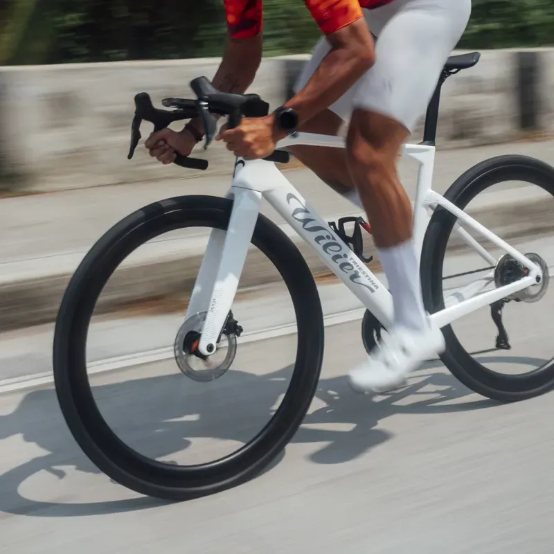 Wilier Rapida 105 Di2 Bike in Weekend White-6